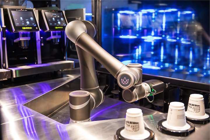 Conheça o Robô Barista que prepara sua bebida à base de Café Expresso!