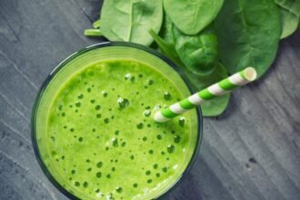 Receita de Smoothie Verde Detox com Espinafre
