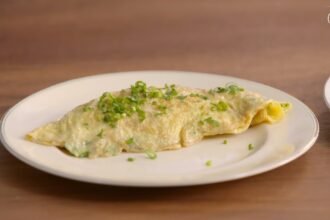 Receita de Omelete Francesa com Ervas à Moda Paola Carosella