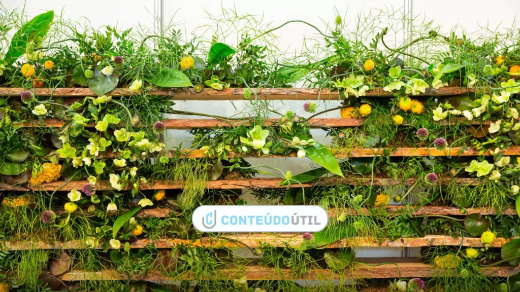 5 Dicas Práticas para Iniciar na Jardinagem-CONTEÚDO ÚTIL., Jardim Vertical Como Criar um Oásis Verde Mesmo em Apartamentos Pequenos